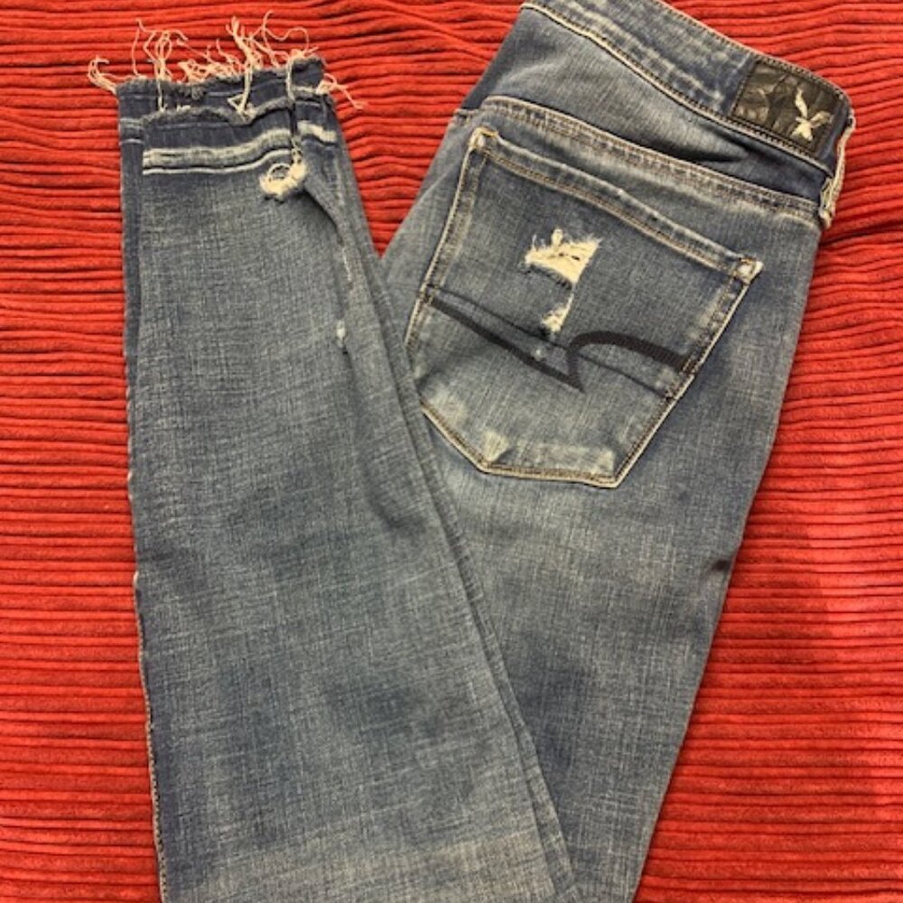 American Eagle Women's High Rise Jegging, SUPER STRETCH, Size 14 - Distressed